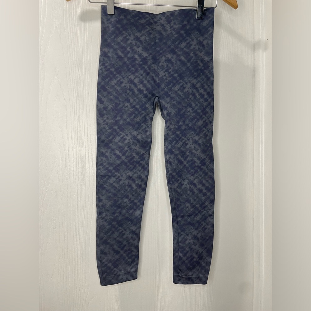 Spanx “Look at Me” Cropped Leggings in Blue Watercolor Tie Dye. Size M